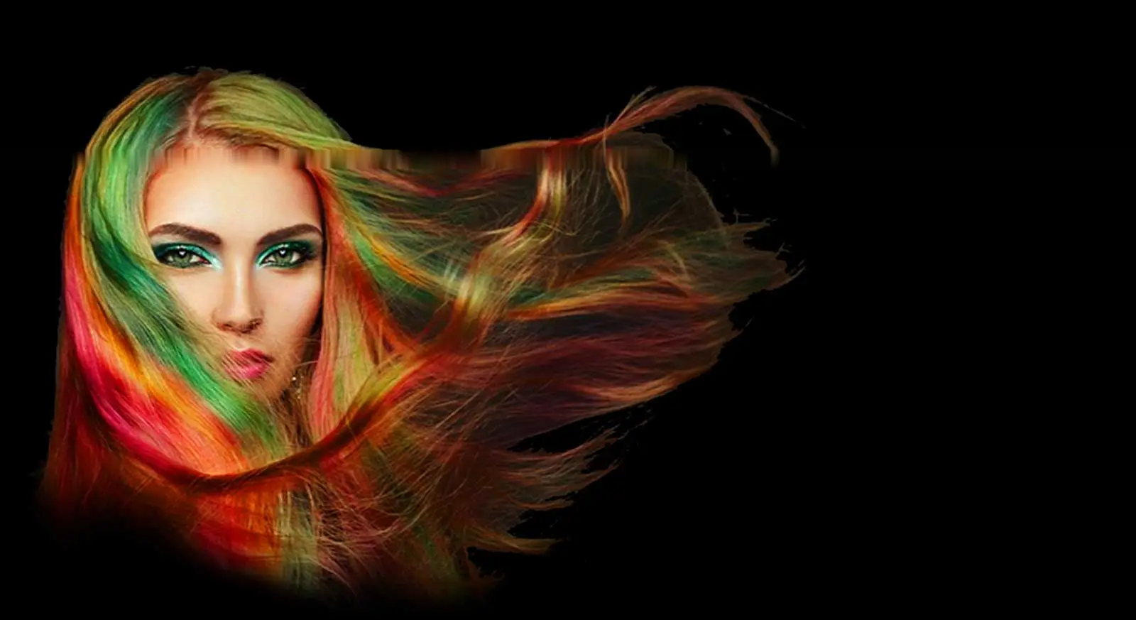 Vrouw met lang haar in groen, oranje en roze dat door het beeld waait